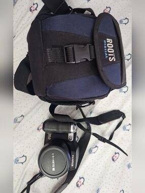 Fujifilm FinePix S8100fd 10.0 MP Black Digital Camera (working)
